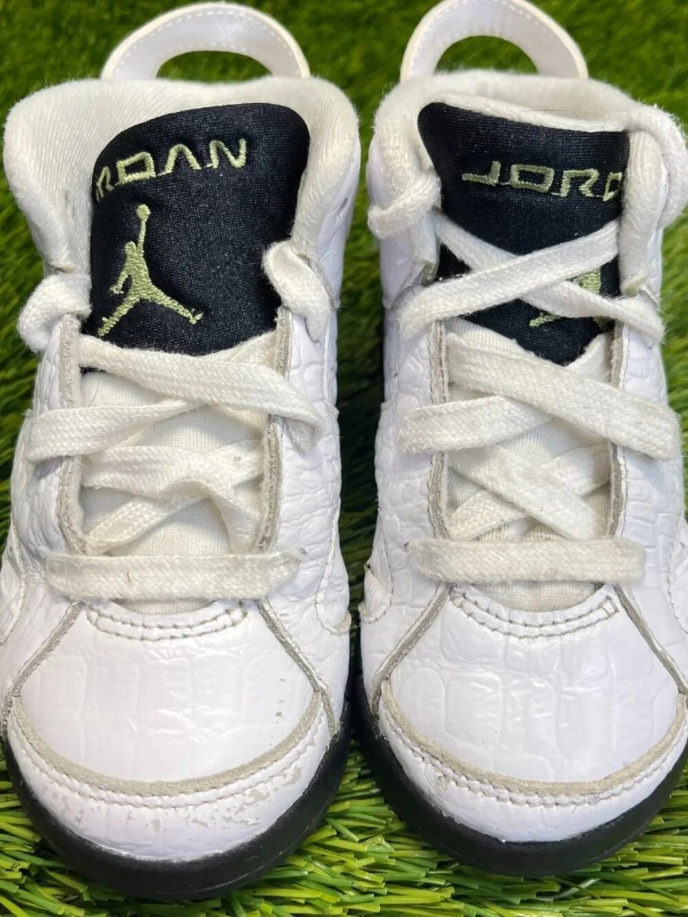 Nike Air Jordan 6 Retro Boys Size 9C White Black Athletic Leather Shoes Sneakers